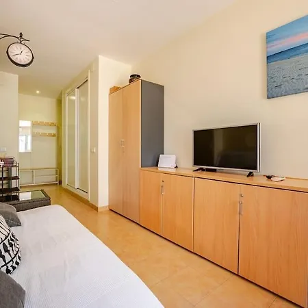 Апартаменты Perfect Location, 50 M Away And Pool *
