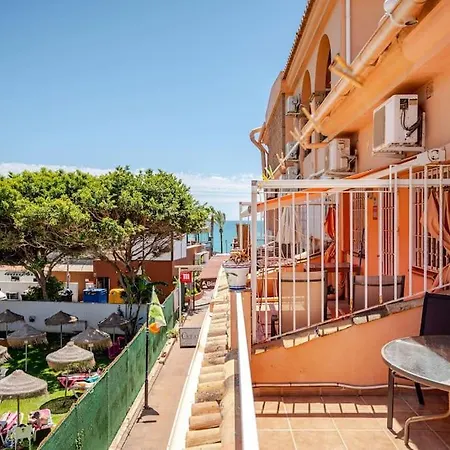 Perfect Location, 50 M Away And Pool Апартаменты
