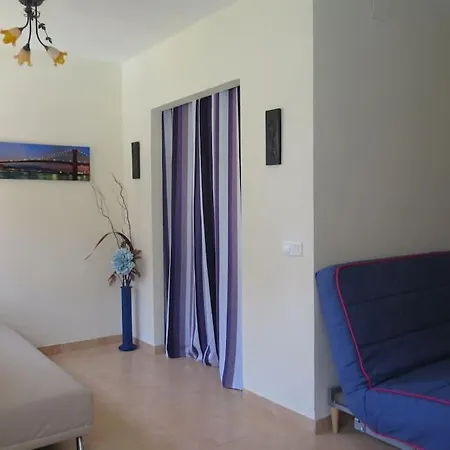 Perfect Location, 50 M Away And Pool